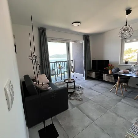 Ora Apartment *