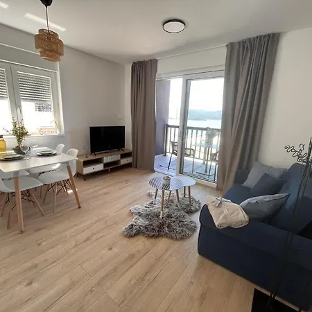 Ora Apartmán Komarna