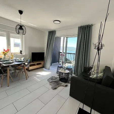Ora Apartmán Komarna