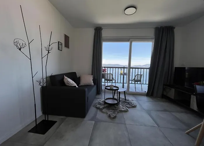 Ora Διαμέρισμα